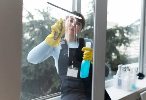 Nettoyage de vitres intérieures et extérieures à Marcillac-la-Croze